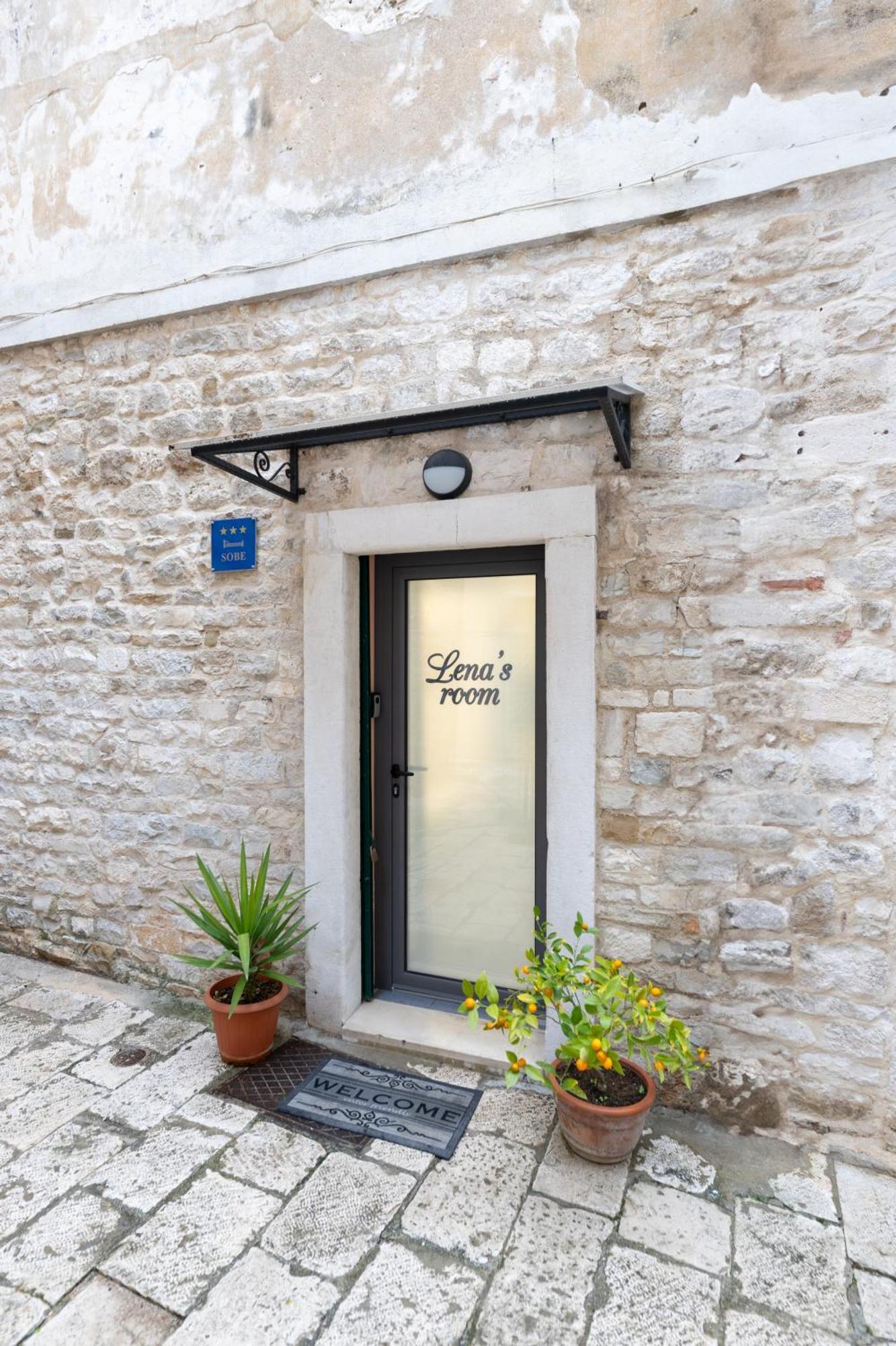 Lena'S Room In Roman Palace Split Exterior foto